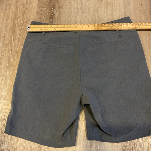 All In Motion - Flat Front Gray Golf Chino Shorts - Men’s Size 34 - Picture 6 of 11